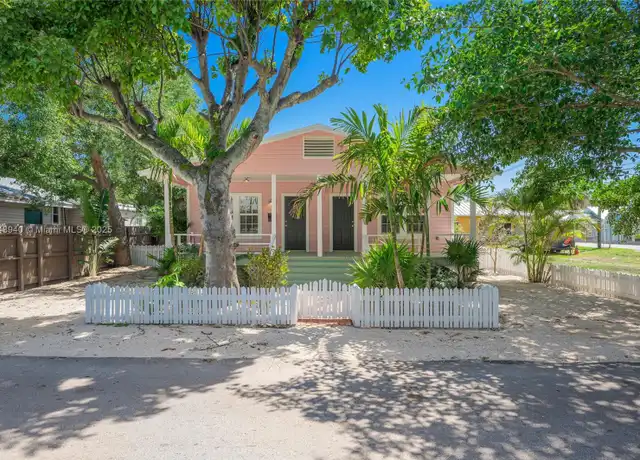 Property at 3826 Oak Ave Unit 3826, Miami, FL, 33133, 2 beds, 1 bath, [object Object]