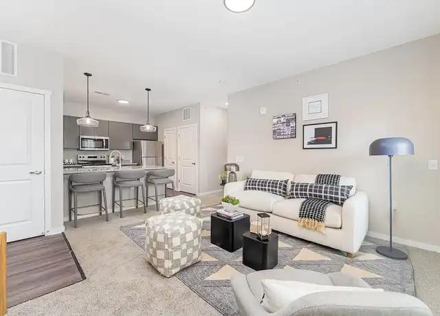 Property at Retreat at Citygate - 1905 Stelzer Rd, Columbus, OH, 43219, 1-2 bed, 1-2 bath, [object Object]