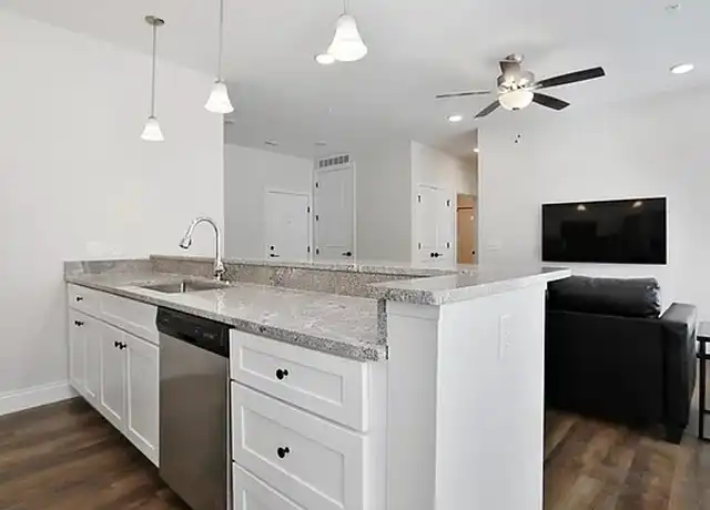 Property at 314 S State St Unit 105, Champaign, IL, 61820, 1 bed, 1 bath, [object Object]