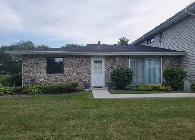 Property at 117 Cotuit Ct, Schaumburg, IL, 60193, 2 beds, 1 bath, [object Object]