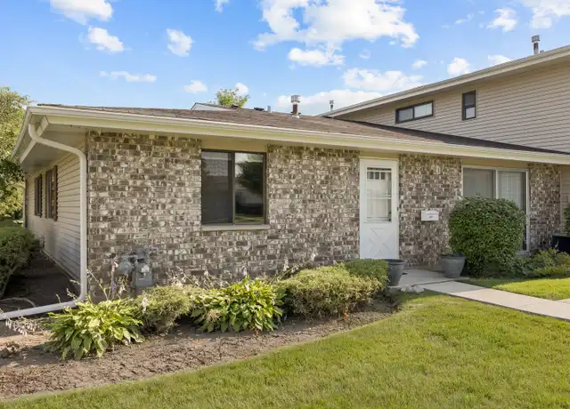 Property at 117 Cotuit Ct, Schaumburg, IL, 60193, 2 beds, 1 bath, [object Object]
