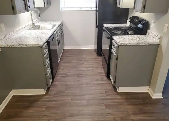 Property at Stratford East Apartments - 7826 E Douglas Ave, Wichita, KS, 67206, 1 bed, 1 bath, [object Object]