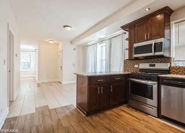 Property at 7424 S Kingston Ave Unit 2FL, Chicago, IL, 60649, 3 beds, 1 bath, [object Object]