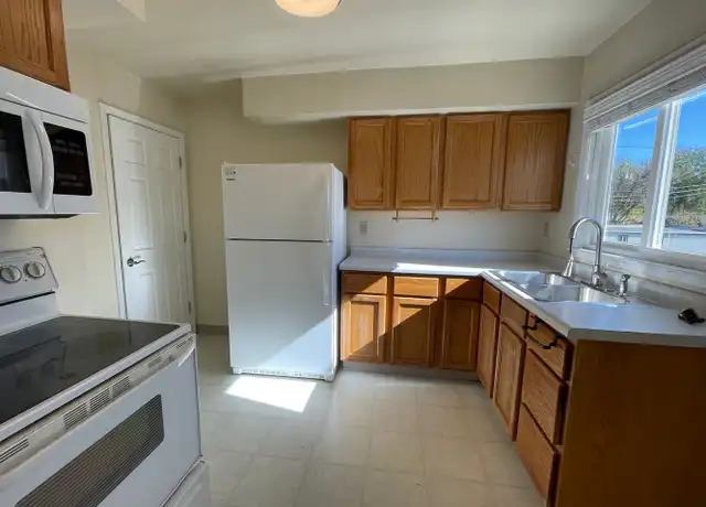 Property at 2003 W 33rd St Unit 1, Sioux Falls, SD, 57105, 2 beds, 1 bath, [object Object]