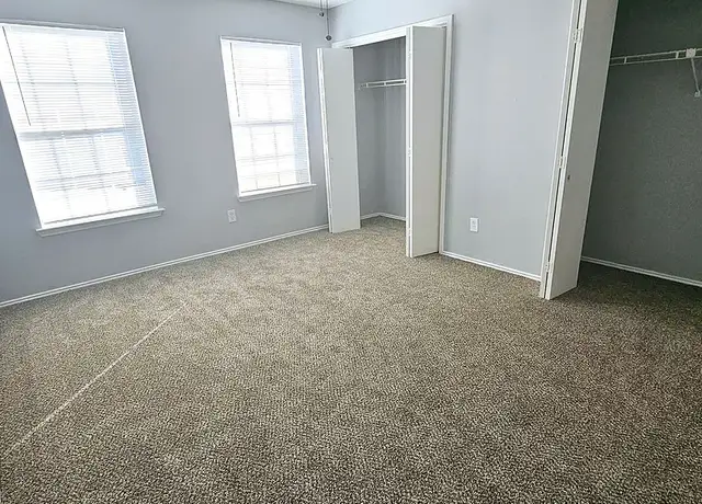 Photo of 4004 W Pioneer Dr, Irving, TX 75061