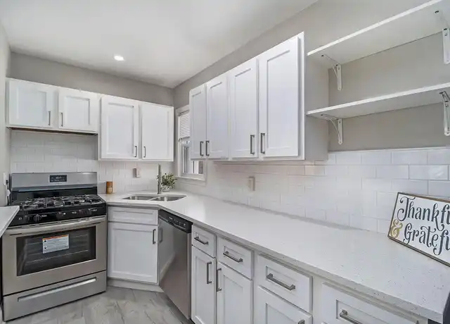 Property at Westnedge Hills Apts - 2002 S Westnedge Ave, Kalamazoo, MI, 49008, 1 bed, 1 bath, [object Object]
