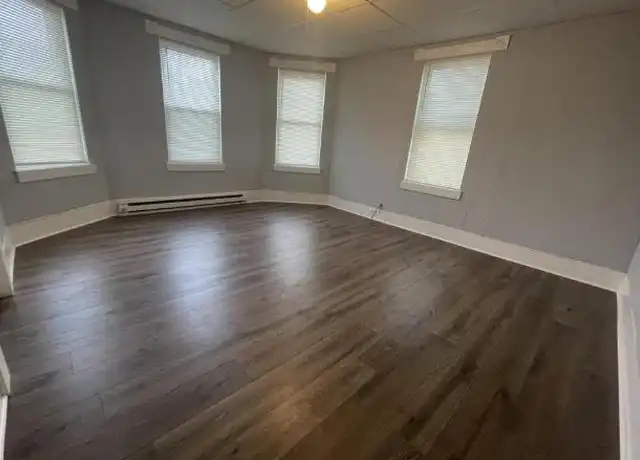 Property at 24 Lyon St, Worcester, MA, 01604, 3 beds, 1 bath, [object Object]