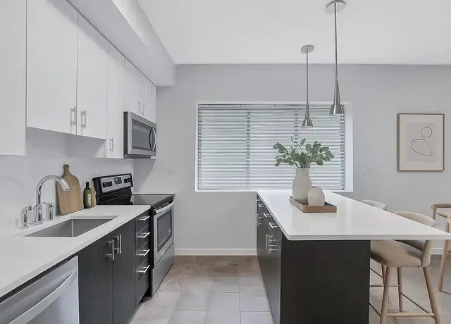 Photo of 4949 Battery Ln, Bethesda, MD 20814