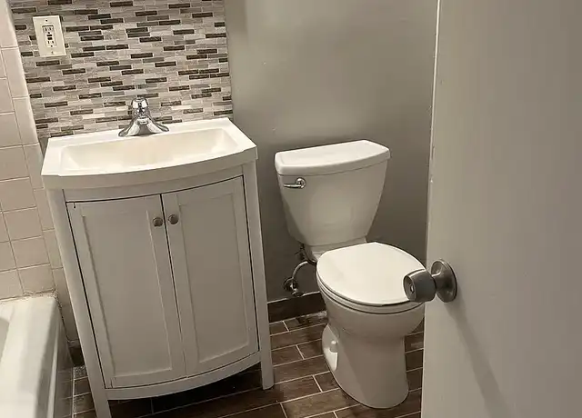 Property at Campus Park Apartments - 411 E 2nd St, Flint, MI, 48503, 1 bed, 1 bath, [object Object]
