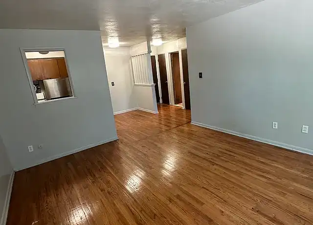 Property at Campus Park Apartments - 411 E 2nd St, Flint, MI, 48503, 1 bed, 1 bath, [object Object]