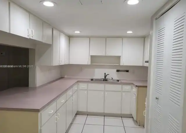 Property at 1900 W 68th St Unit G200, Hialeah, FL, 33014, 3 beds, 2 baths, [object Object]
