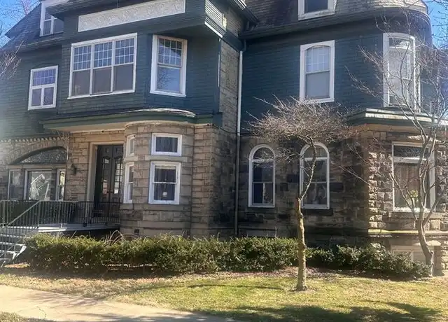 Property at 600 W High St Unit 6, Peoria, IL, 61606, 2 beds, 2 baths, [object Object]