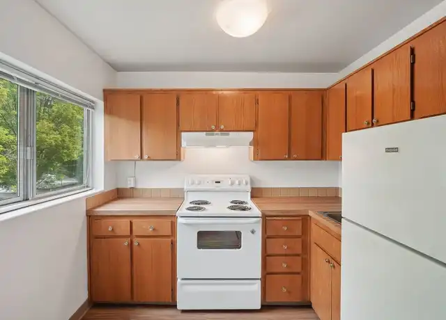 Property at R0595 - Uptown Manor - 2174 NW Davis St, Portland, OR, 97210, 0-1 beds, 1 bath, [object Object]
