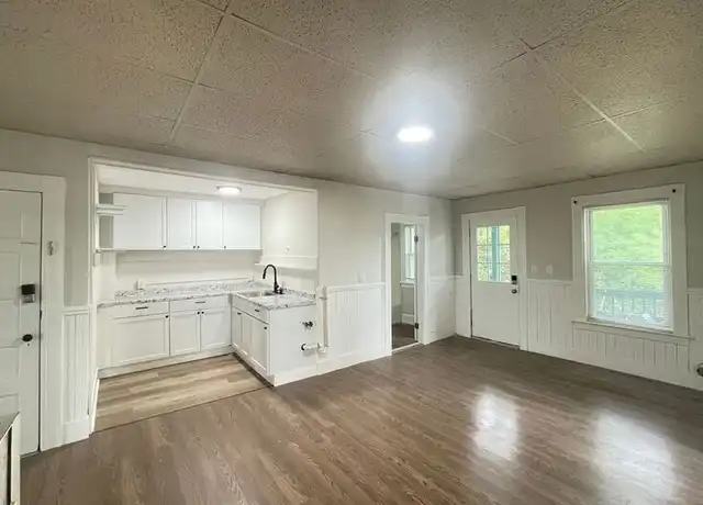 Property at 549 Somerville St, Manchester, NH, 03103, 3 beds, 1 bath, [object Object]