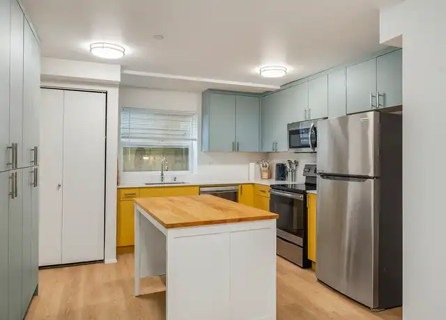 Property at Roost and Shine - 5612 Roosevelt Way NE, Seattle, WA, 98105, 1 bed, 1 bath, [object Object]