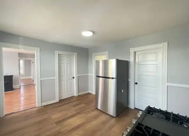 Property at 231 Laurel St, Manchester, NH, 03103, 3 beds, 1 bath, [object Object]