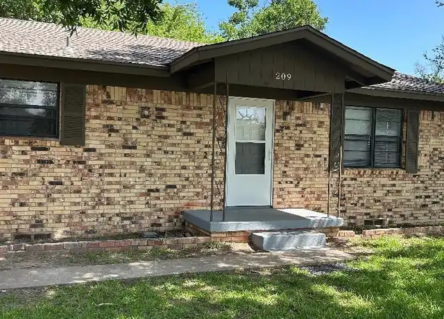 Property at 209 W South St, Lindale, TX, 75771, 3 beds, 1 bath, [object Object]