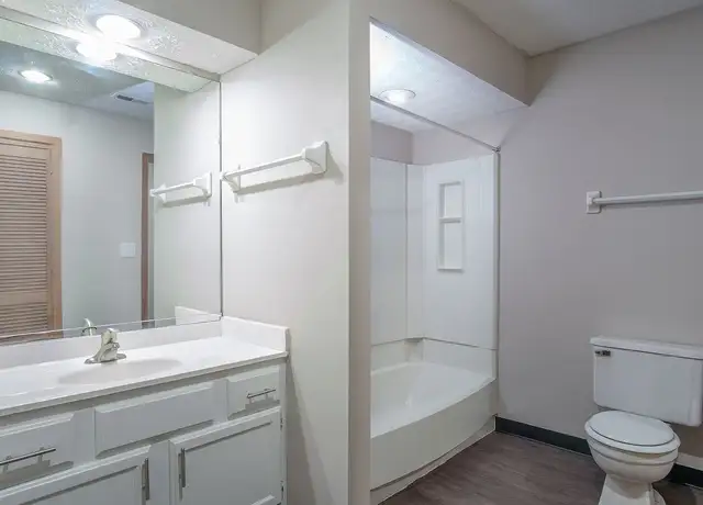 Photo of 5680 Hibernia Dr, Columbus, OH 43232