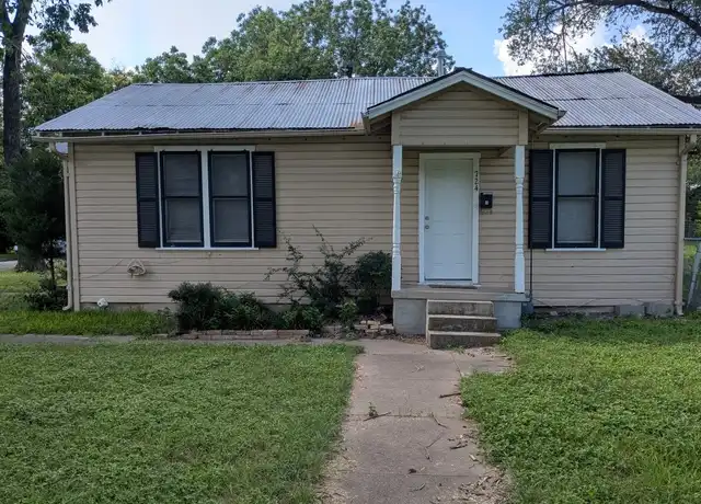 Property at 724 W 8th St, Taylor, TX, 76574, 3 beds, 1 bath, [object Object]