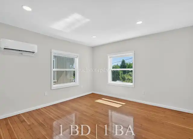 Property at 4938 SE Foster Rd Unit 203, Portland, OR, 97206, 1 bed, 1 bath, [object Object]