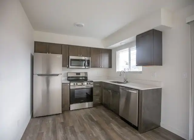Property at 105 W Hereford St Unit 113, Gladstone, OR, 97027, 2 beds, 1 bath, [object Object]