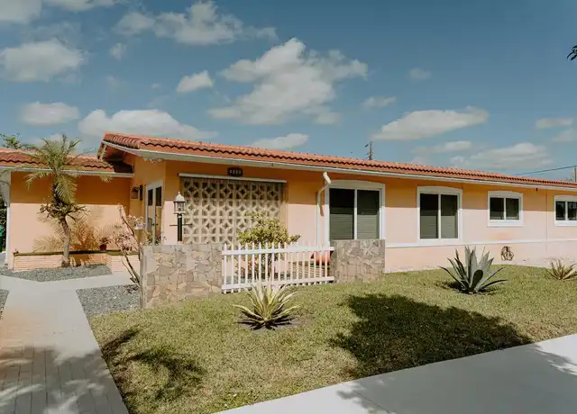 Property at 4041 SW 5th Ter Unit In-law Suite, Coral Gables, FL, 33134, 1 bed, 1 bath, [object Object]