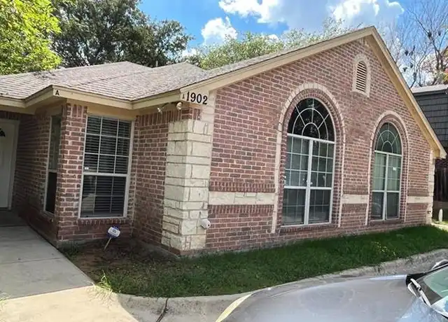 Property at 1902 W Sanford St, Arlington, TX, 76012, 3 beds, 2 baths, [object Object]