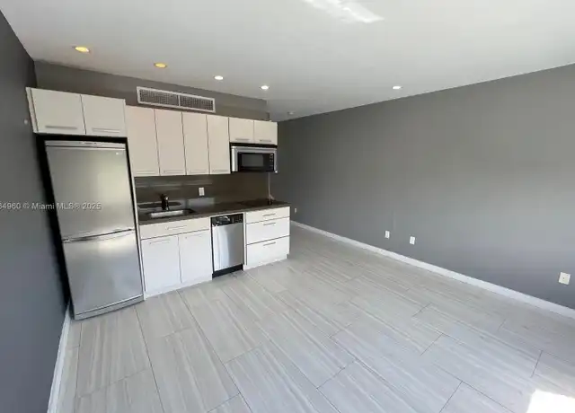 Property at 641 Espanola Way #27, Miami Beach, FL, 33139, 1 bed, 1 bath, [object Object]