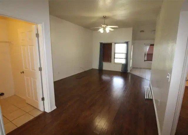 Property at 2821 Edgemere Dr, Norman, OK, 73071, 3 beds, 2 baths, [object Object]