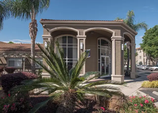 Photo of 6810 Di Lusso Dr, Elk Grove, CA 95758