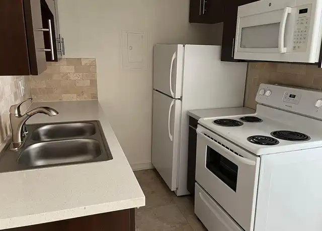Property at 470 E Angeleno Ave, Burbank, CA, 91501, 0 beds, 1 bath, [object Object]