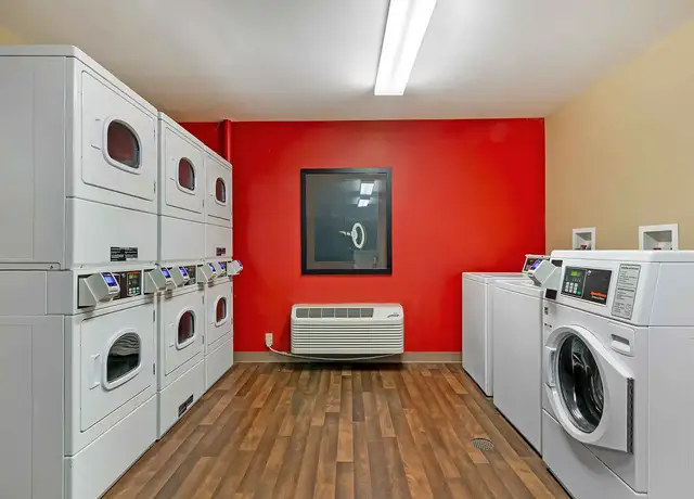 Photo of 550 E 105 St, Kansas City, MO 64131