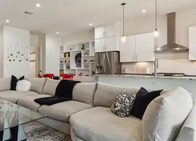 Property at 422 W 9th St Unit 47001, Dallas, TX, 75208, 1 bed, 1 bath, [object Object]