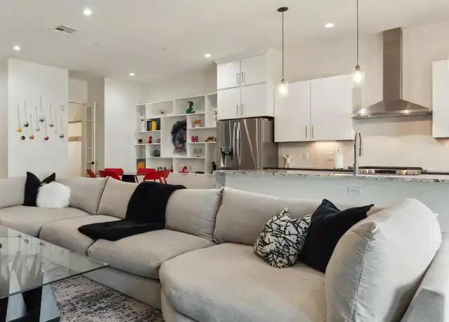 Property at 422 W 9th St Unit 47001, Dallas, TX, 75208, 1 bed, 1 bath, [object Object]
