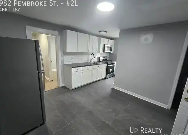 Property at 982 Pembroke St Unit 2L, Bridgeport, CT, 06608, 4 beds, 1 bath, [object Object]