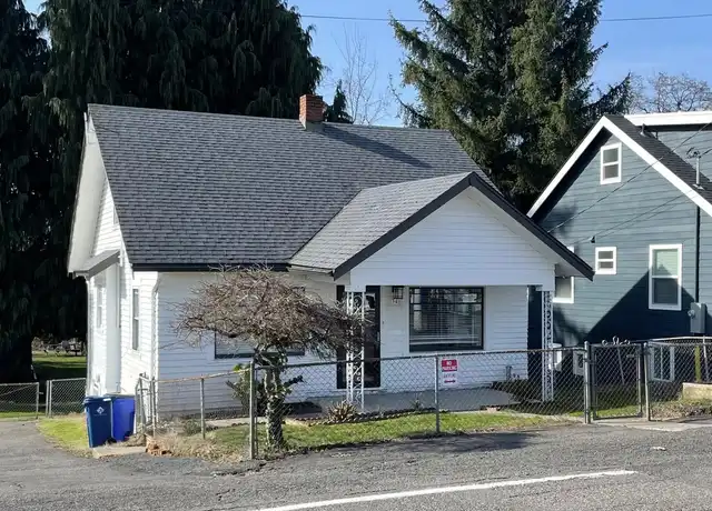 Property at 34 NE Bridgeton Rd, Portland, OR, 97211, 4 beds, 1 bath, [object Object]