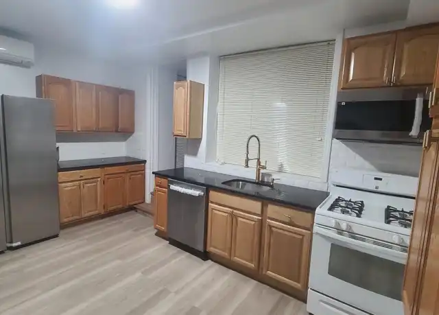 Property at 757 E 213th St, Bronx, NY, 10467, 3 beds, 1 bath, [object Object]
