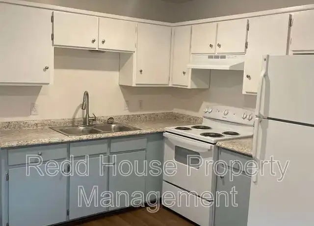 Property at 424 S Ainsley St, New Brockton, AL, 36351, 3 beds, 1 bath, [object Object]