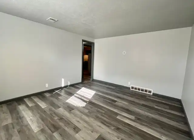 Property at 812 N 44th St Unit 8105, Omaha, NE, 68131, 1 bed, 1 bath, [object Object]
