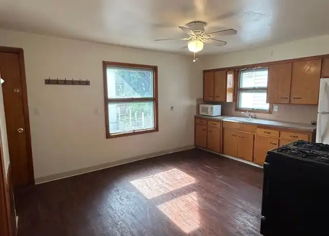 Property at 1913 Coltman Rd Unit Up, Cleveland, OH, 44106, 2 beds, 1 bath, [object Object]