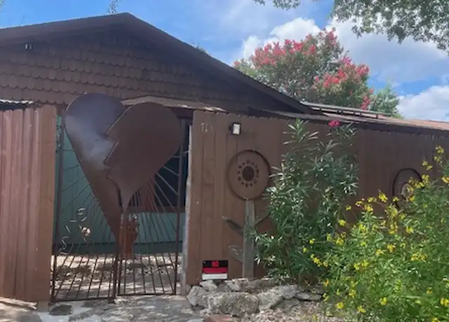 Property at 713 Great Britain Blvd, Austin, TX, 78748, 3 beds, 1 bath, [object Object]