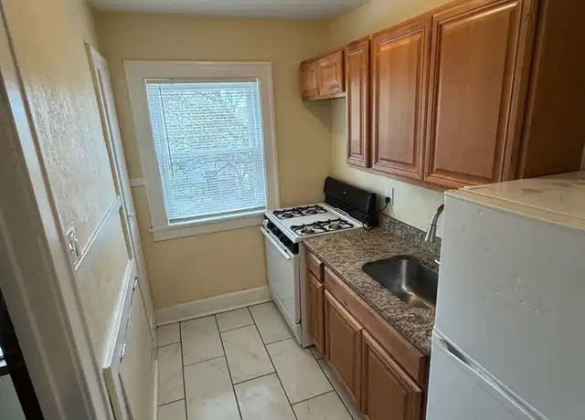 Property at 1306 N Rockton Ave Unit 1306-3, Rockford, IL, 61103, 1 bed, 1 bath, [object Object]
