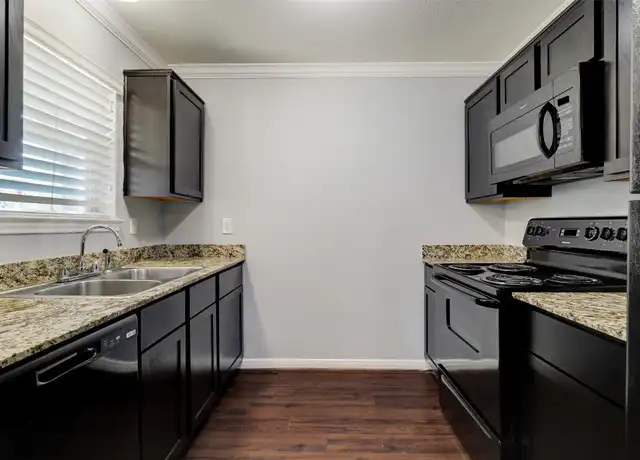 Property at 1600 W T C Jester Blvd Unit 03, Houston, TX, 77008, 2 beds, 1 bath, [object Object]