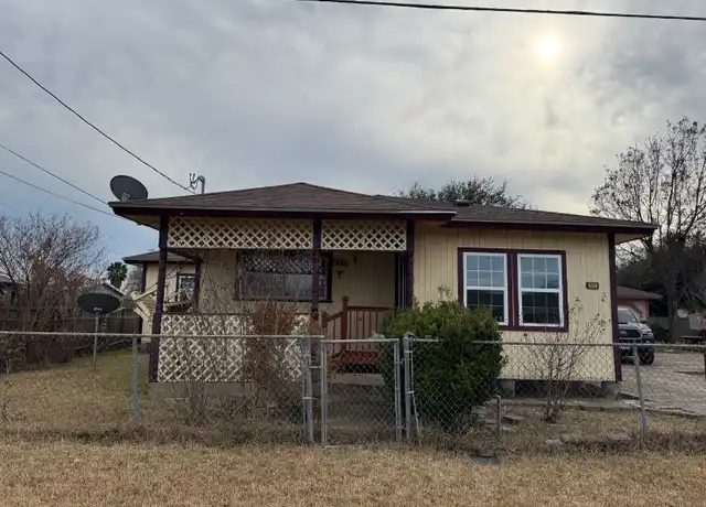 Property at 605 Mission St, Gregory, TX, 78359, 4 beds, 1 bath, [object Object]