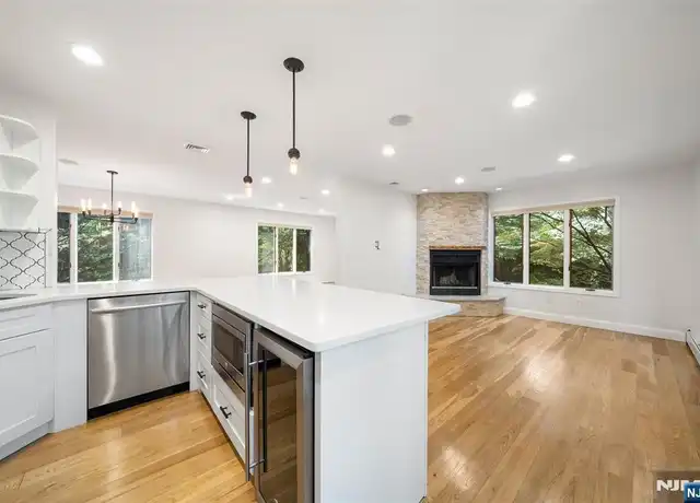 Property at 459 Hillside Ave Unit B, Palisades Park, NJ, 07650, 3 beds, 3.5 baths, [object Object]