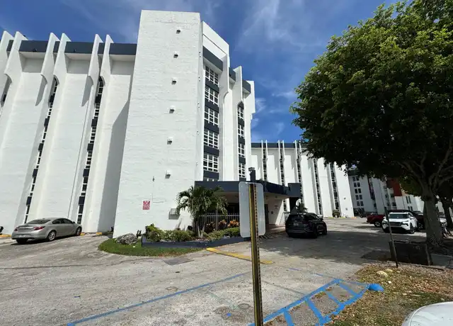 Property at 9688 Fontainebleau Blvd #211, Miami, FL, 33172, 2 beds, 2 baths, [object Object]