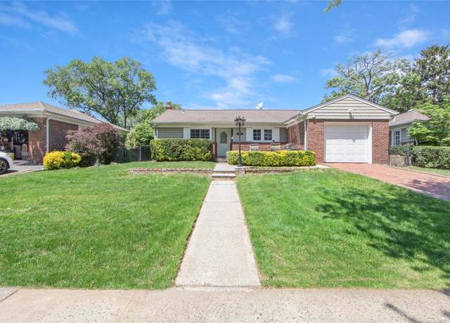 Photo of 1498 Kew Ave, Hewlett, NY 11557