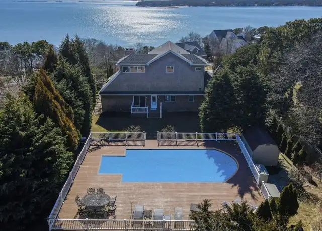 Property at 5 High Rd, Hampton Bays, NY, 11946, 4 beds, 4 baths, [object Object]