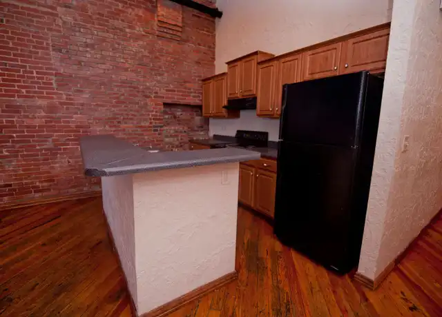 Property at 504 W Olive St Unit M 102, Springfield, MO, 65806, 4 beds, 2 baths, [object Object]