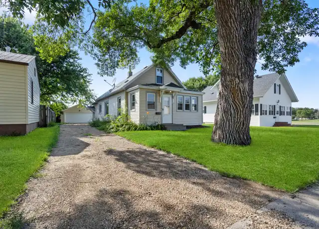 Property at 614 S 11th St, Aberdeen, SD, 57401, 2 beds, 1 bath, [object Object]